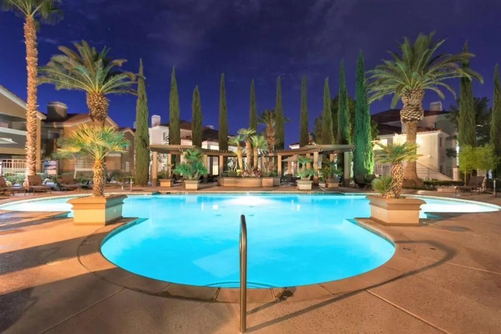 Luxury Getaway W/ Pool, Fast Wi-Fi & Free Parking Apartment Las Vegas United States